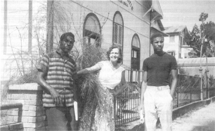 NolaHatterman met twee leerlingen, Armando Baag (links) en Ronald Karstens NolaHatterman met twee leerlingen, Armando Baag (links) en Ronald Karstens